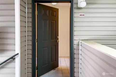 2001 120th Pl SE #2-303, Everett, WA 98208 photo 3
