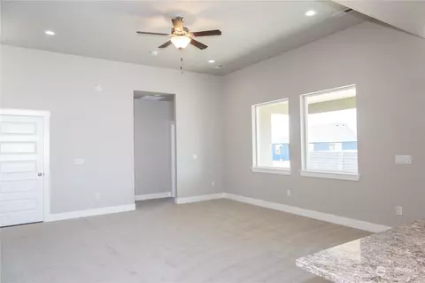 Living - 1212 E Cascade St, Othello, WA 99344 photo 7 of 7