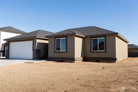 Exterior - 1212 E Cascade St, Othello, WA 99344 photo 3 of 4