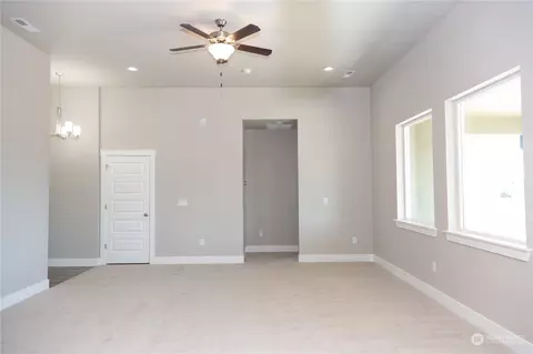 Living - 1212 E Cascade St, Othello, WA 99344 photo 5 of 7