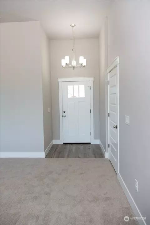 Entry Way - 1212 E Cascade St, Othello, WA 99344 photo 3 of 3
