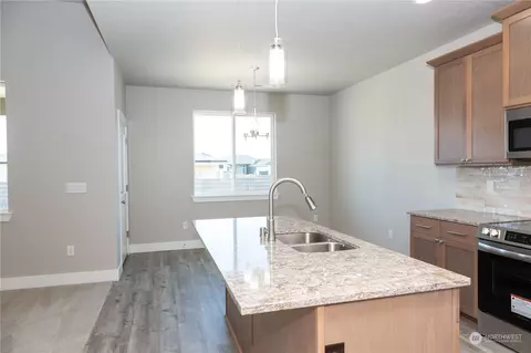 Kitchen - 1212 E Cascade St, Othello, WA 99344 photo 8 of 10
