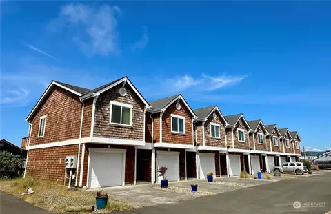 201 S Ocean Beach Blvd #8, Long Beach, WA 98631