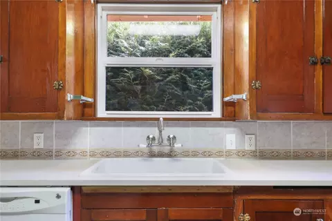 Kitchen - 2228 Baker Ave, Everett, WA 98201 photo 3 of 3