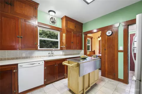 Kitchen - 2228 Baker Ave, Everett, WA 98201 photo 2 of 3