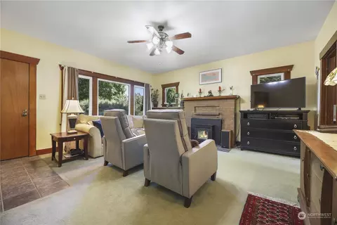 Living - 2228 Baker Ave, Everett, WA 98201 photo 2 of 4