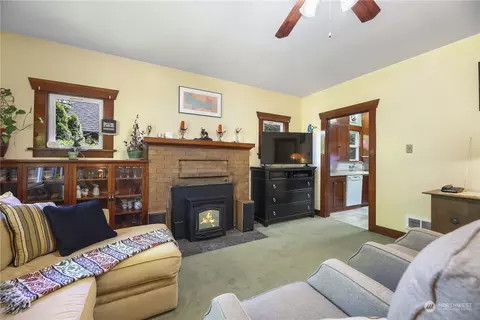 Living - 2228 Baker Ave, Everett, WA 98201 photo 1 of 4