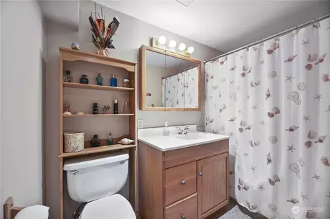 Bath - 2228 Baker Ave, Everett, WA 98201 photo 2 of 2