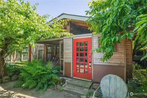 Exterior - 2228 Baker Ave, Everett, WA 98201 photo 10 of 18
