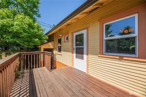 Exterior - 2228 Baker Ave, Everett, WA 98201 photo 14 of 18