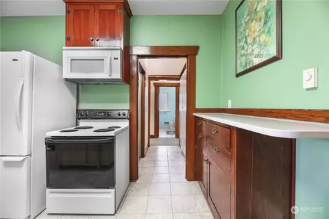 Entry Way - 2228 Baker Ave, Everett, WA 98201 photo 1 of 1