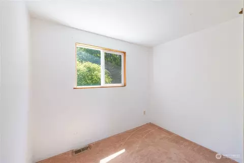 Bedroom - 3232 Sequim-dungeness Way, Sequim, WA 98382 photo 3 of 3
