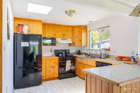 Kitchen - 3232 Sequim-dungeness Way, Sequim, WA 98382 photo 2 of 2