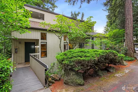 10925 NE 37th Pl #2, Bellevue, WA 98004