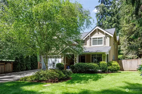 7830 NE 165th St, Kenmore, WA 98028