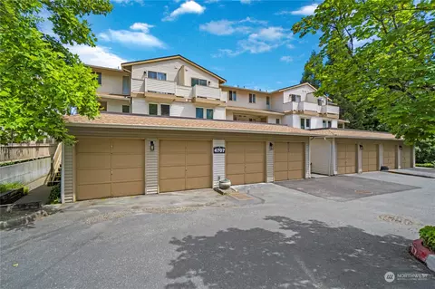 4707 NW Walgren Dr #B-102, Silverdale, WA 98383