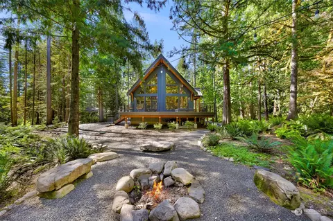 7437 Kendra Ct, Deming, WA 98244
