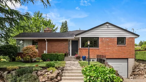 106 N 117th St, Seattle, WA 98133