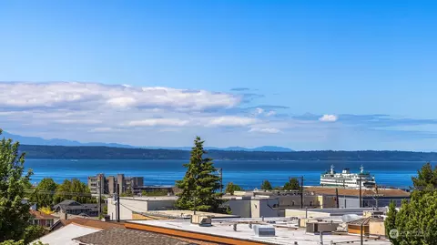 520 Maple St #203, Edmonds, WA 98020