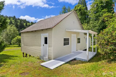 526 Pacific Ave, South Bend, WA 98586
