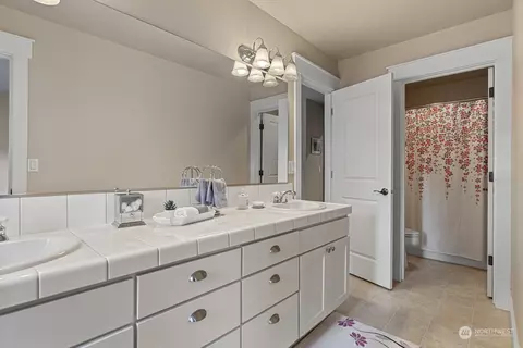Bath - 20315 96th Ave NE, Bothell, WA 98011 photo 3 of 5