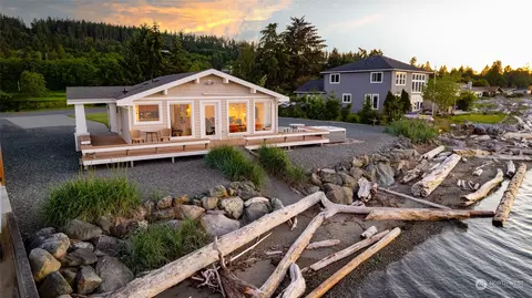 793 E Shorecrest Dr, Oak Harbor, WA 98277
