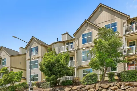 23420 SE Black Nugget Rd #E204, Issaquah, WA 98029