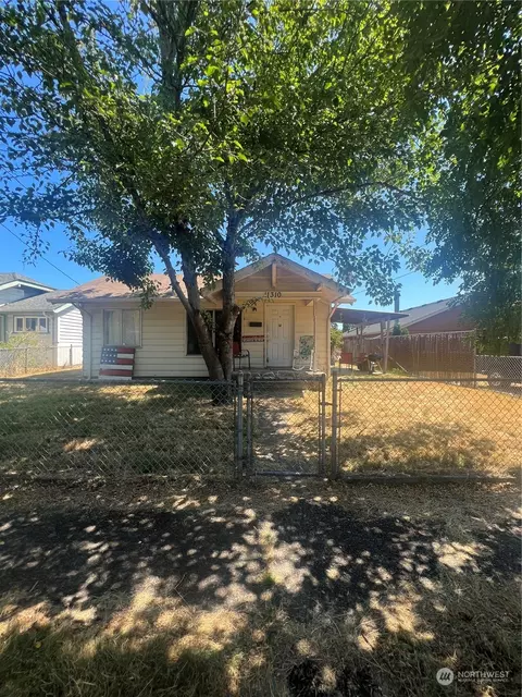 1310 S 5th Ave, Kelso, WA 98626