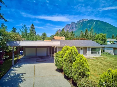444 SE Alder Dr, North Bend, WA 98045