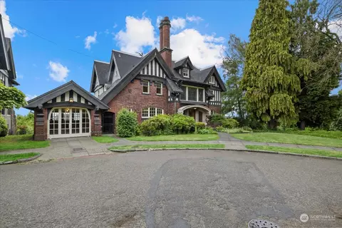 1047 Belmont Pl E, Seattle, WA 98102