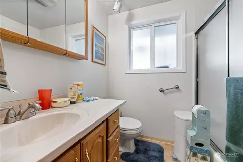 Bath - 15109 Spanaway Loop Rd S, Spanaway, WA 98387 photo 1 of 2