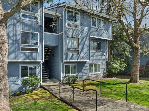 4118 212th St SW #C205, Mountlake Terrace, WA 98043