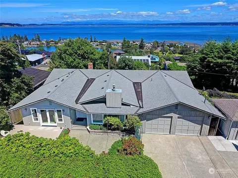 1423 Rainbow Ln, Camano Island, WA 98282