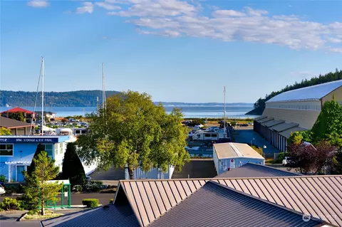 1800 Skyline Way #201, Anacortes, WA 98221
