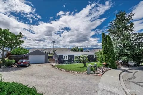 832 Garden Plz, East Wenatchee, WA 98802