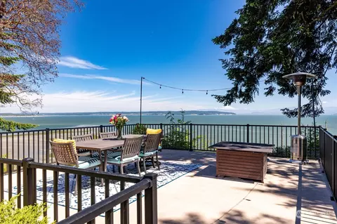 172 Rhodena Dr, Coupeville, WA 98239