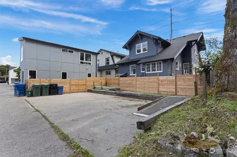 4525 5th Ave NE #2, Seattle, WA 98105