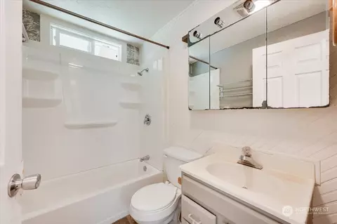 Bath - 107 231st St SE, Bothell, WA 98021 photo 1 of 3