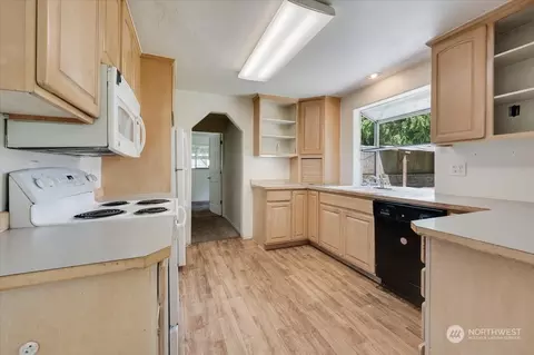 Kitchen - 107 231st St SE, Bothell, WA 98021 photo 1 of 4