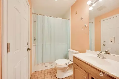 Bath - 107 231st St SE, Bothell, WA 98021 photo 3 of 3