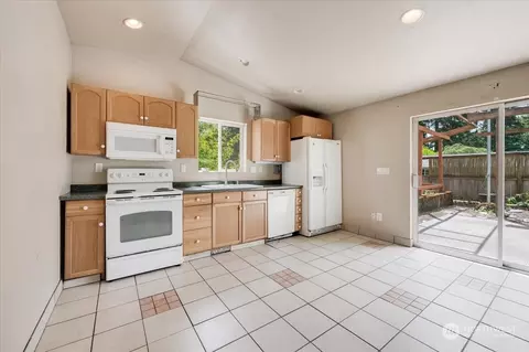 Kitchen - 107 231st St SE, Bothell, WA 98021 photo 3 of 4
