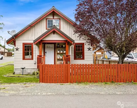 271 Stanford Ave, Carbonado, WA 98323