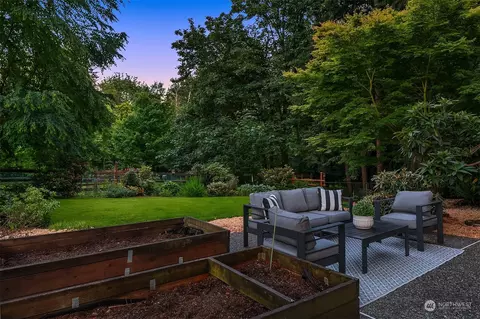 Exterior - 23525 3rd Ave SE, Bothell, WA 98021 photo 4 of 7
