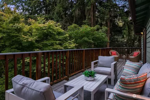 Exterior - 23525 3rd Ave SE, Bothell, WA 98021 photo 6 of 7