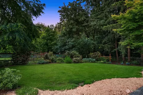 Exterior - 23525 3rd Ave SE, Bothell, WA 98021 photo 5 of 7