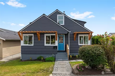 2609 E 17th St, Bremerton, WA 98310