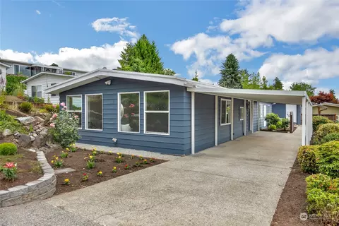 17042 Woodcrest Dr NE, Bothell, WA 98011