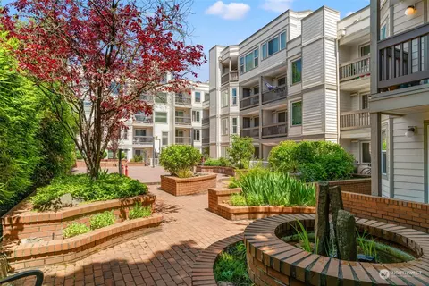 2152 N 112th St #301, Seattle, WA 98133