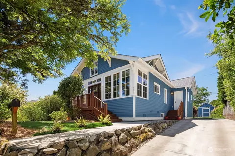 8415 32nd Ave SW, Seattle, WA 98126