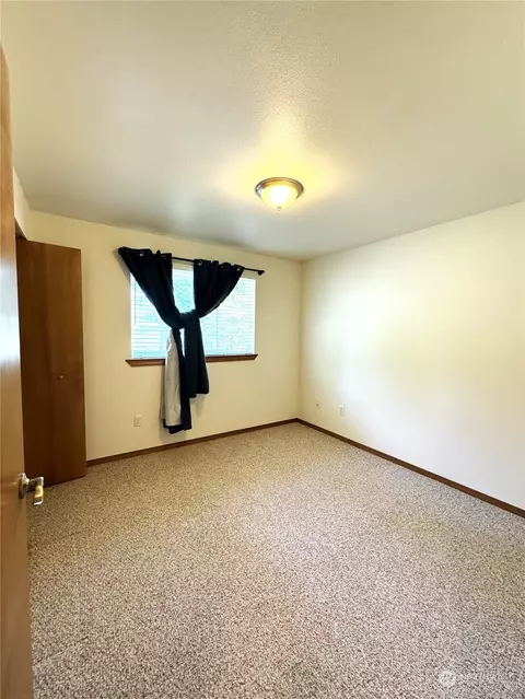 Bedroom - 3274 E Harbor Rd, Langley, WA 98260 photo 4 of 4